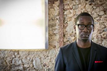 À conversa com Kalaf Epalanga